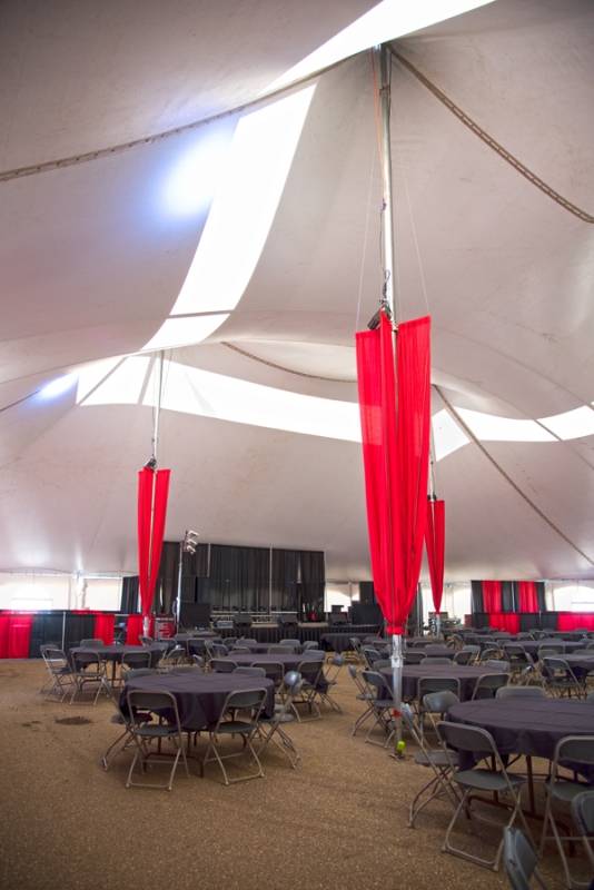 Al Furniture And Booth Accessories 5 Ft Round Tables With Tablecloth And Folding Chairs